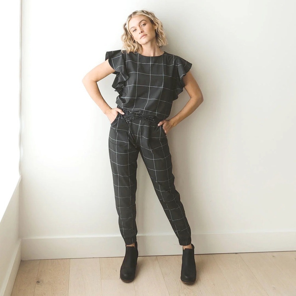 Albion 9-5 Jumpsuit Windowpane Ruffle Short Sleeve Jogger women's small SHORT